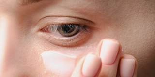 Natural_facial_serum_ hydrates _and smooths_skin. Buy_online_for_healthy_and_glowing_skin